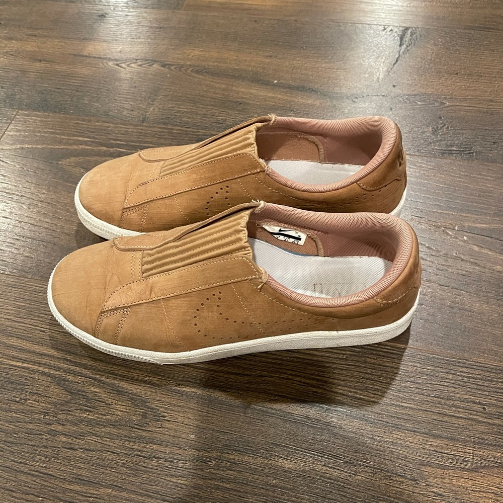 Nike Classic EZ Slip-On Tennis Shoe size 9.5